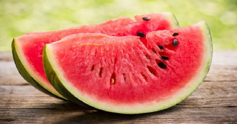 Descubra os benefícios da fruta melancia